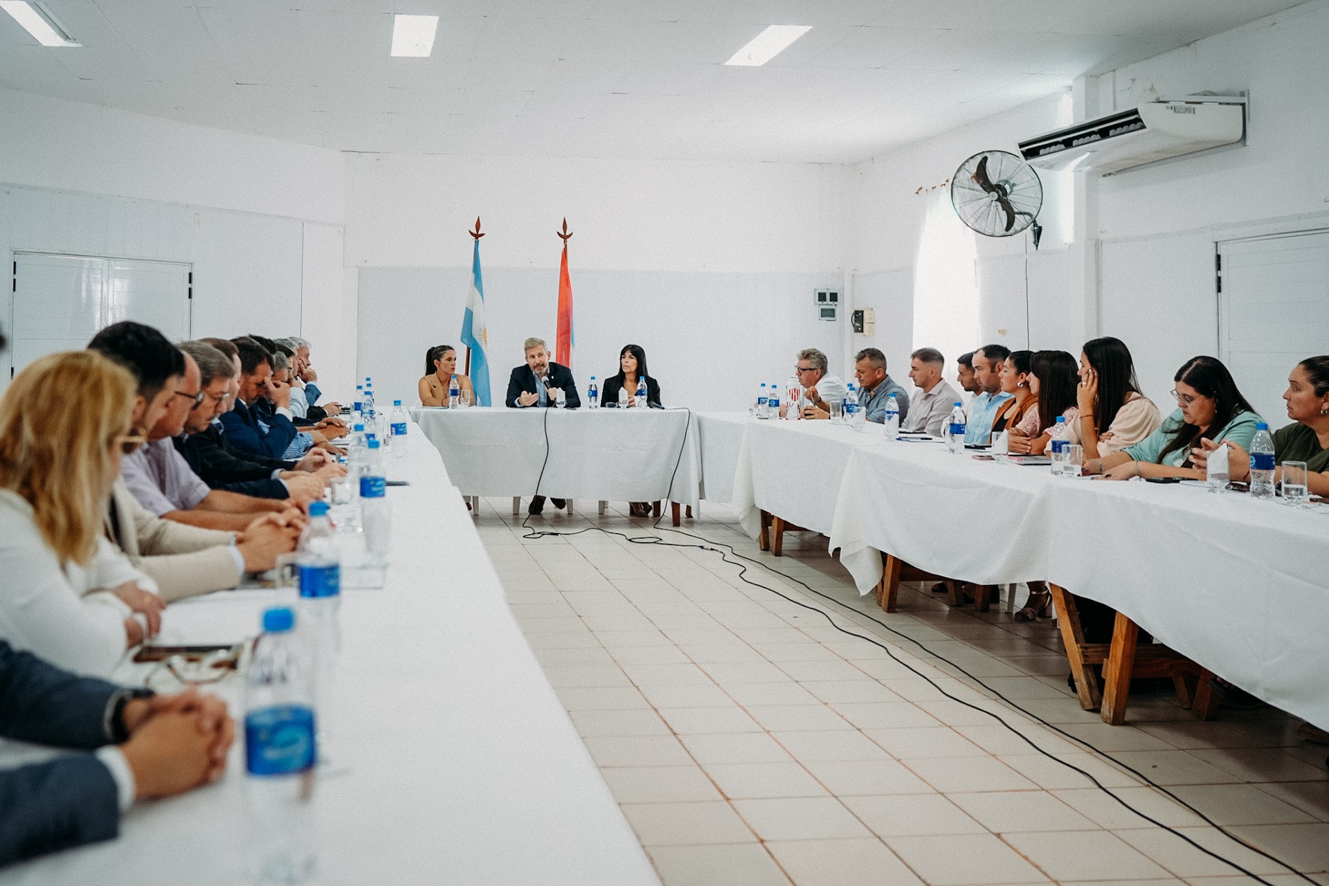 En Alcaraz el gobernador encabezó una reunión de gabinete conjunto En Alcaraz el gobernador encabezó una reunión de gabinete conjunto