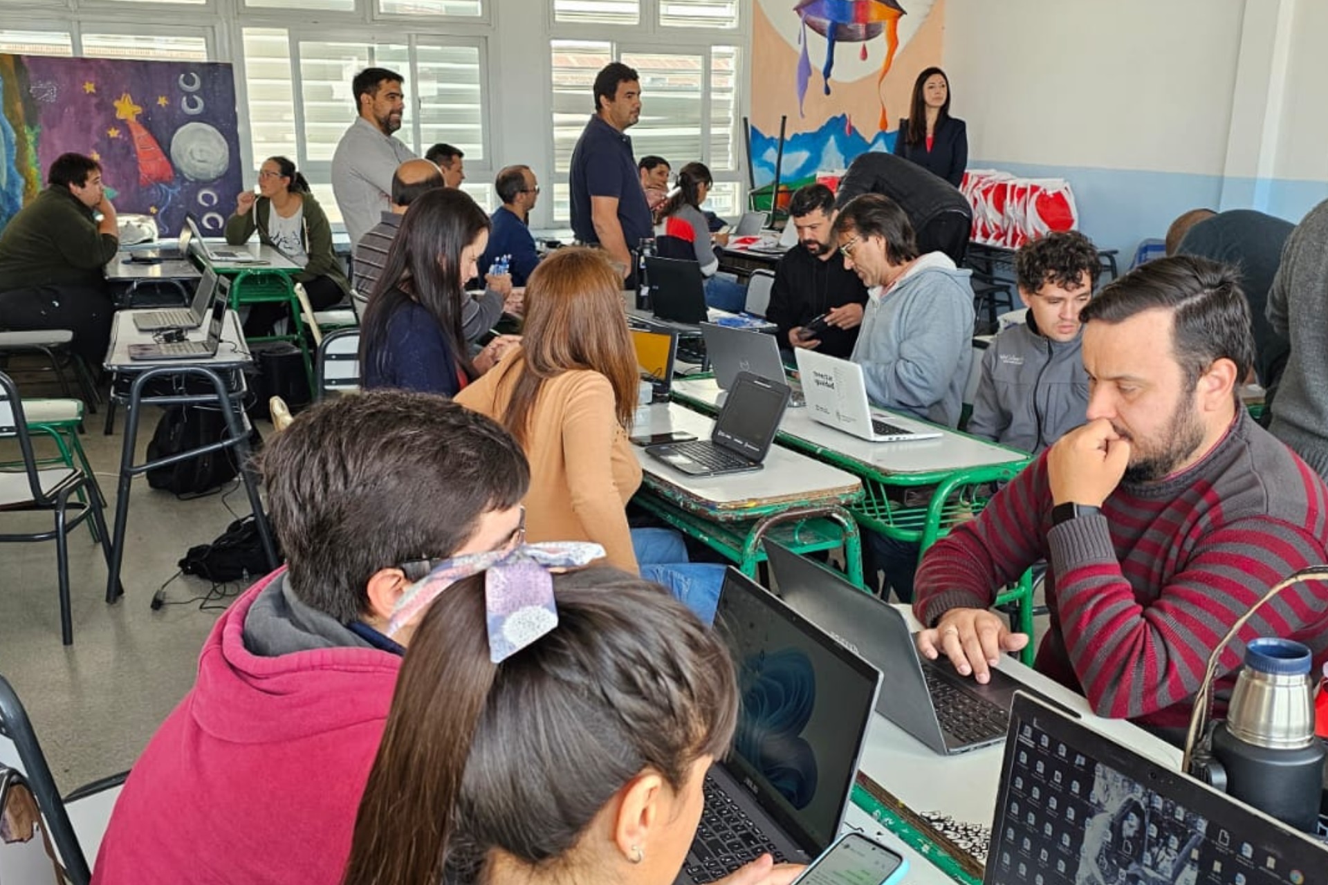 Se capacitó a 1.230 docentes y se entregaron 372 kits de Robótica a instituciones educativas Se capacitó a 1.230 docentes y se entregaron 372 kits de Robótica a instituciones educativas