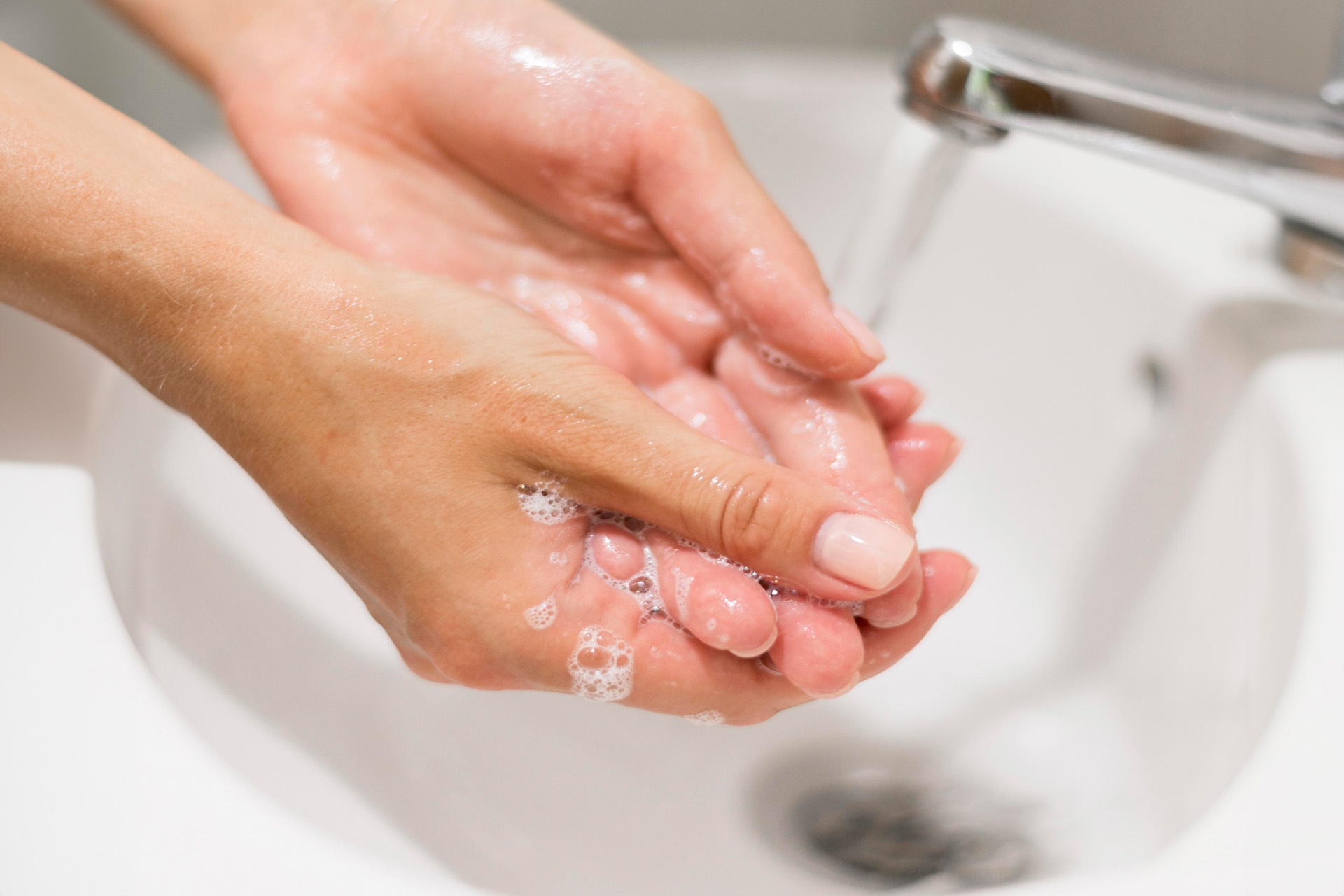 Instan al lavado de manos como un hábito sencillo y fundamental para resguardar nuestra salud Instan al lavado de manos como un hábito sencillo y fundamental para resguardar nuestra salud