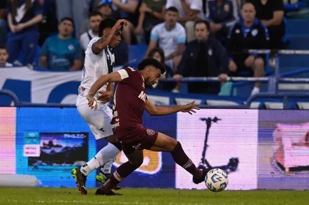Vélez empató con Lanús y le sacó dos puntos de ventaja a su escolta Huracán