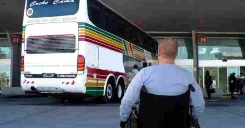 Empresas de colectivos deberán entregar pasajes a personas con discapacidad