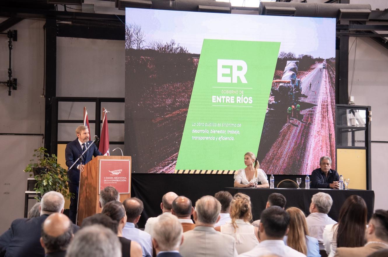 Frigerio presentó cambios para desburocratizar y transparentar la obra pública Frigerio presentó cambios para desburocratizar y transparentar la obra pública