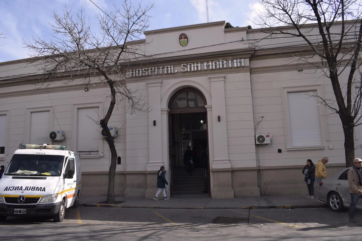 El ingreso principal al hospital San Martín está cerrado por refacciones