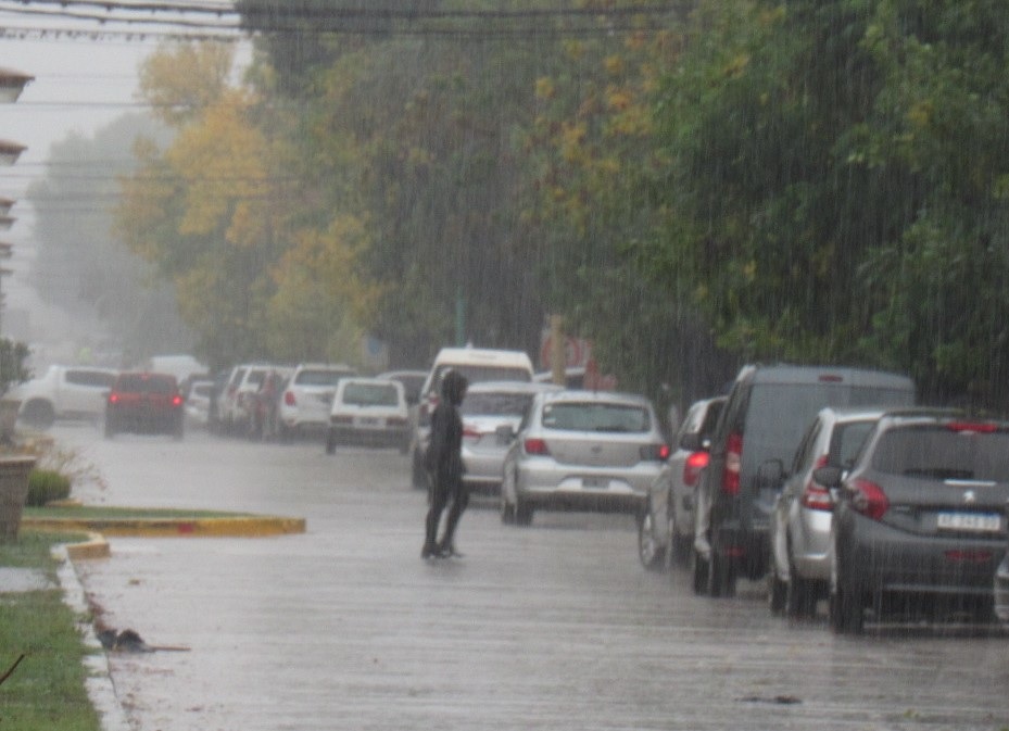 La Municipalidad trabaja para asistir a vecinos afectados por el temporal