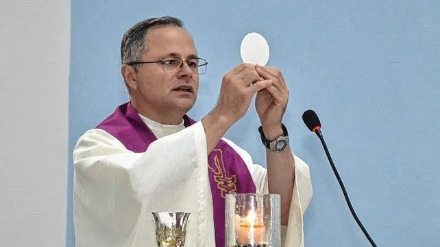 Entrega de Reconocimiento al Sacerdote Walter Javier Minigutti