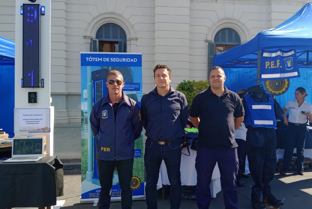 Tótem de seguridad en la ciudad