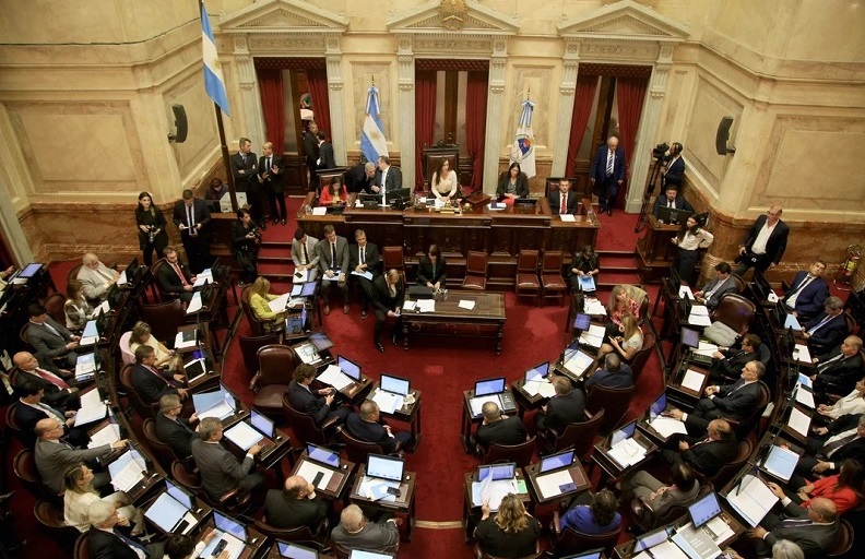 Los sueldos de los Senadores podrían pasar de 4,5 a más de 9 millones