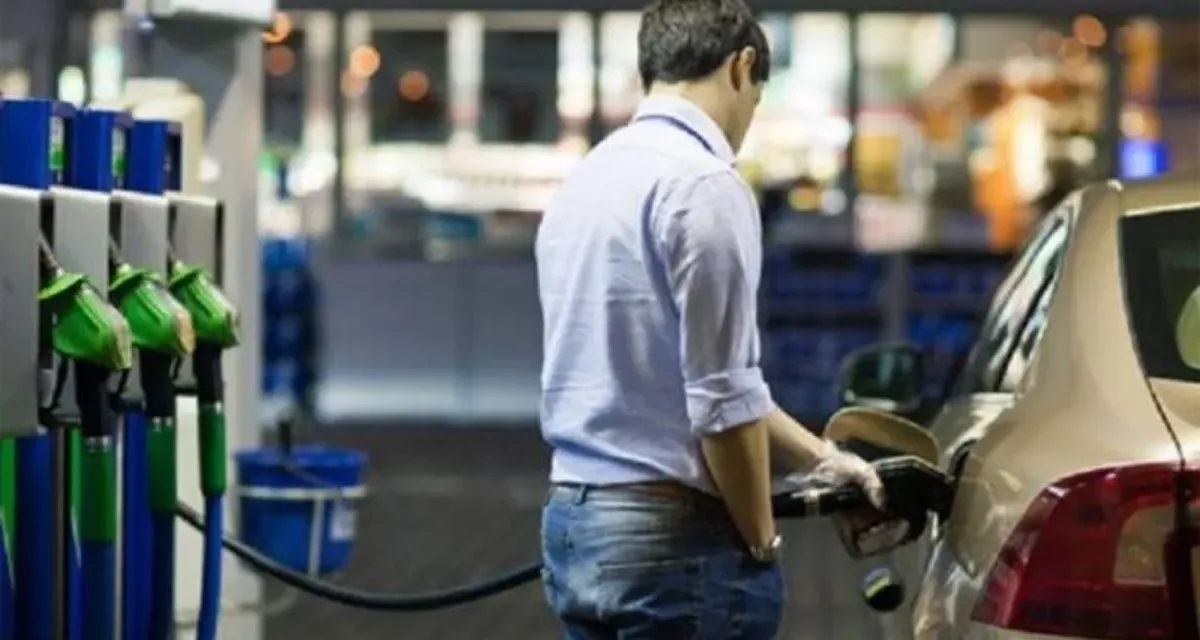 Habilitarían el autodespacho de combustible en las estaciones de servicio