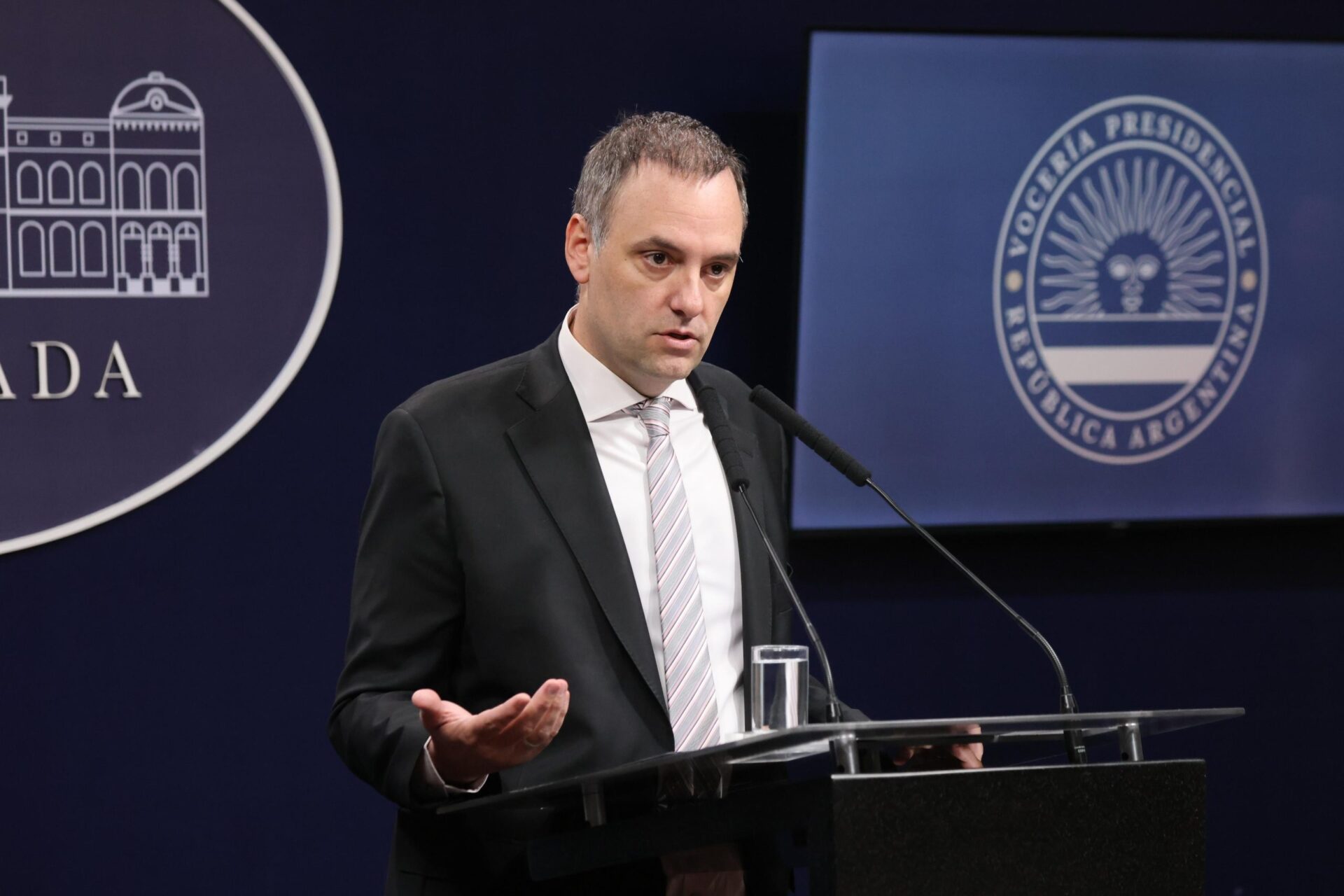 Hospitales y universidades públicas podran cobrar aranceles a extranjeros tras los anuncio del Gobierno