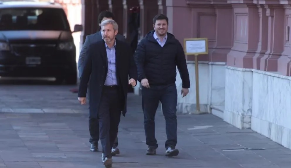 El Gobierno acordó con Frigerio el pago de  mil millones por la deuda con la Caja