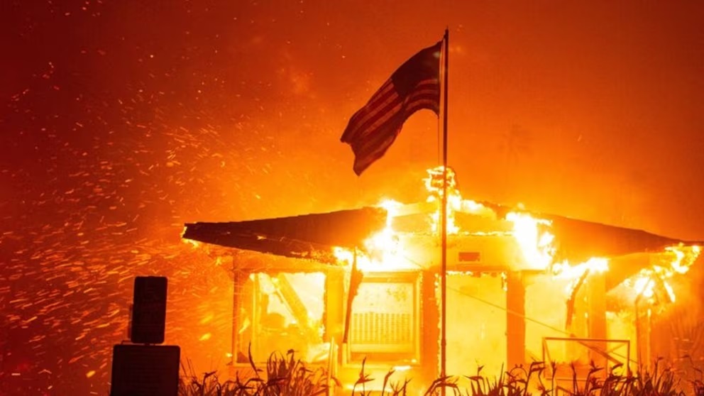 Ascendió a 10 la cifra de muertos por los incendios forestales en Los Ángeles