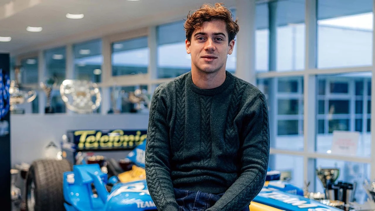 Alpine presentó a Franco Colapinto con un auto que fue campeón del mundo