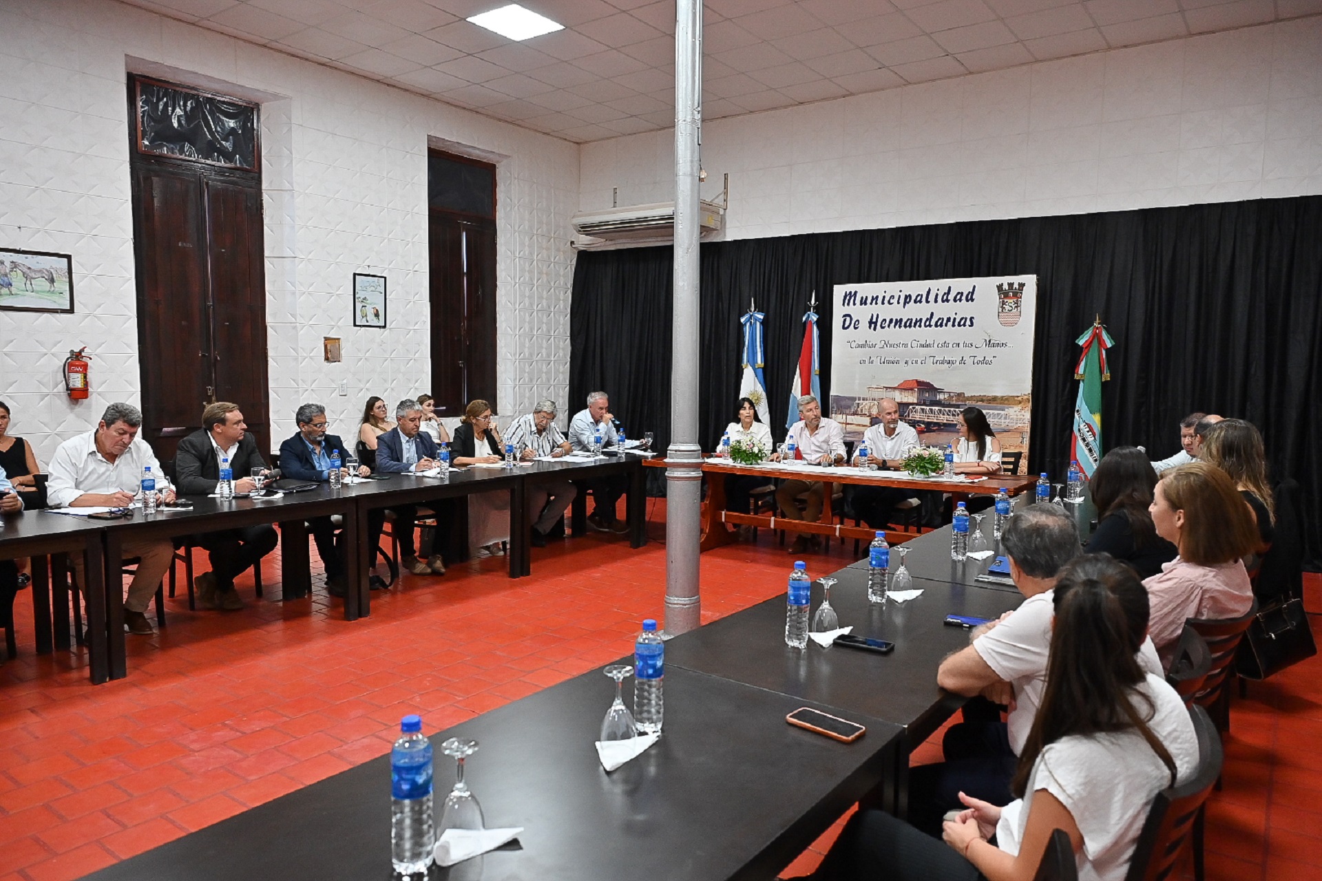 Frigerio encabezó una reunión de gabinete conjunto en Hernandarias