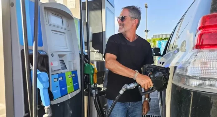 El Gobierno oficializó la medida que permite el autoservicio de combustibles