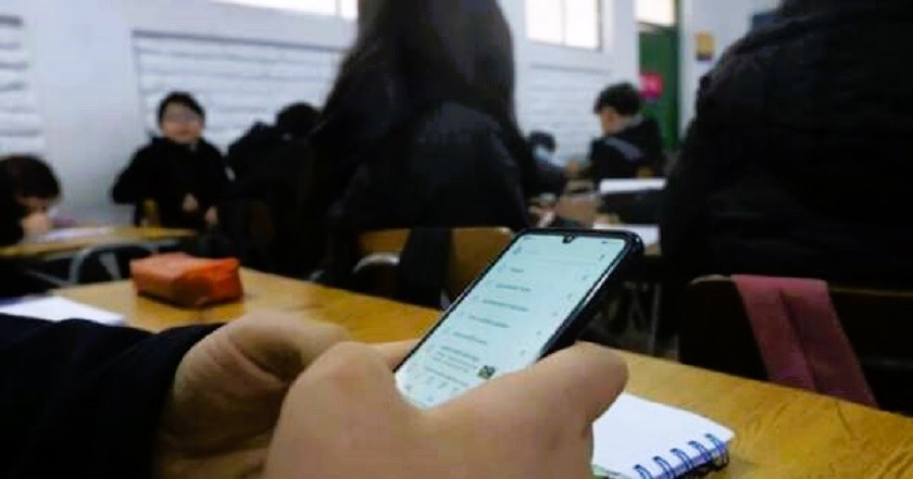 Brasil prohibió el uso de teléfonos celulares en escuelas primarias y secundarias