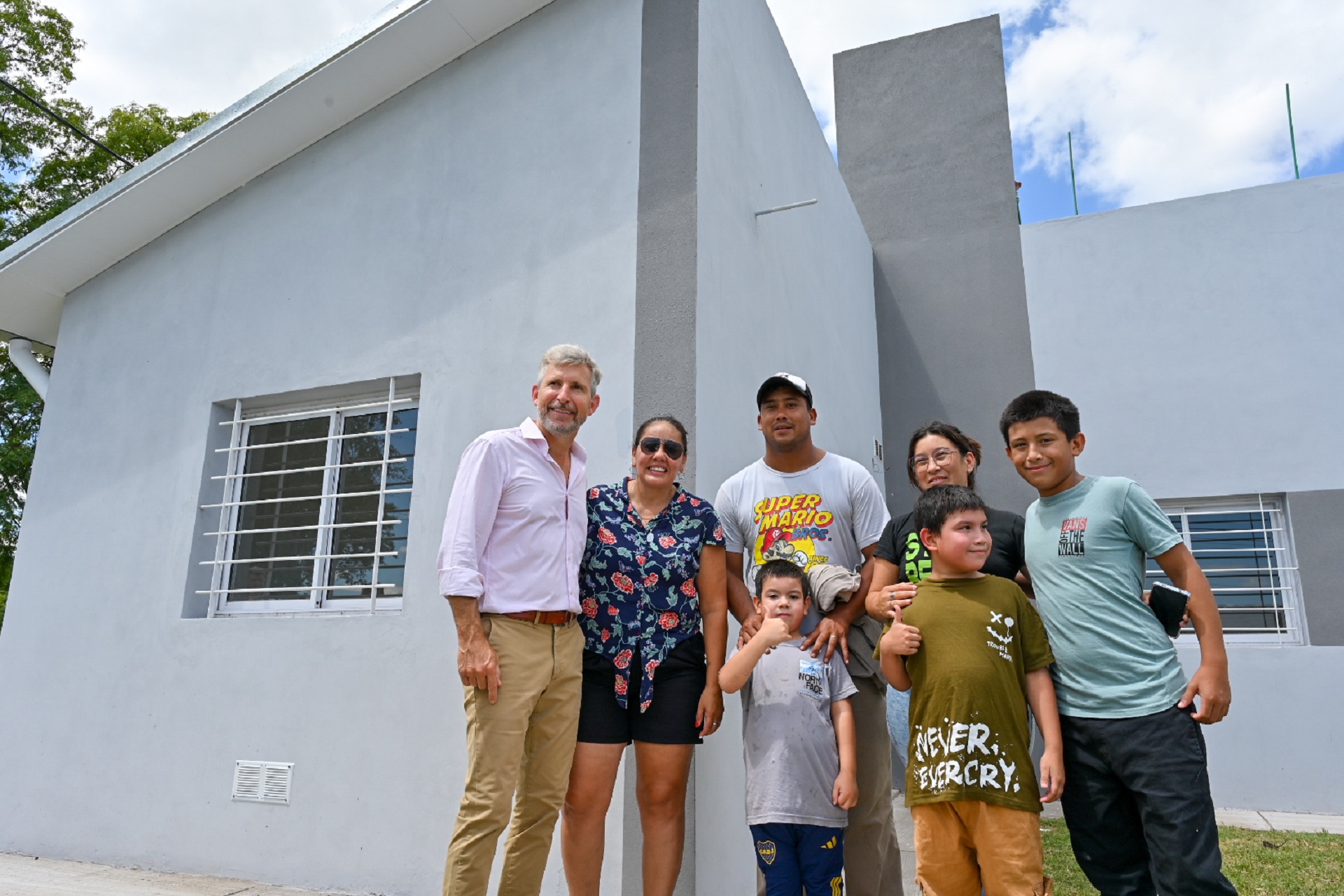 El gobierno provincial entregó 60 viviendas en La Paz