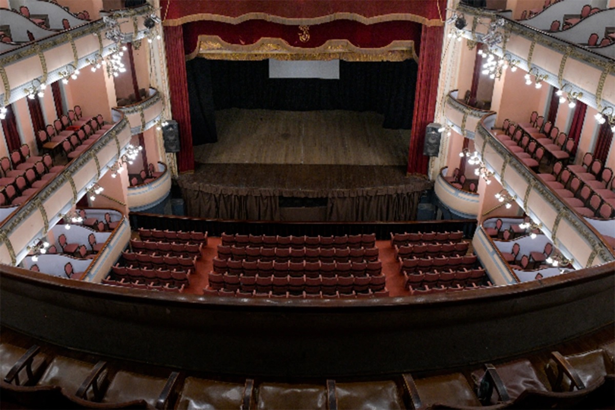 Inician las visitas guiadas al Teatro Municipal 3 de Febrero