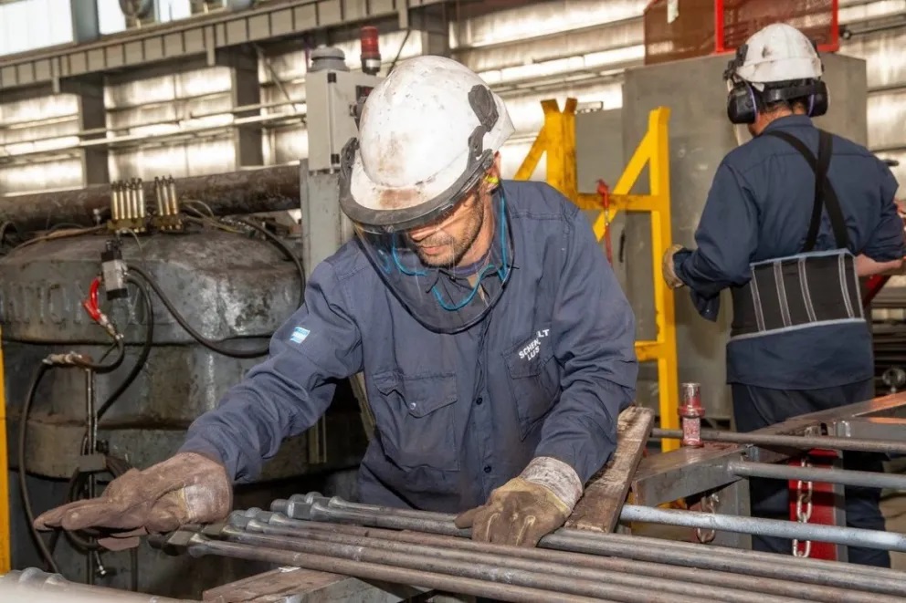 Gobierno negocia con sindicatos y empresarios la reforma laboral