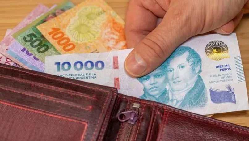 Los salarios registrados aumentaron 2,4% en diciembre