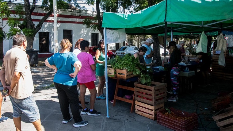 La Feria en tu Barrio llegó a vecinal Balbi con el especial de verduras