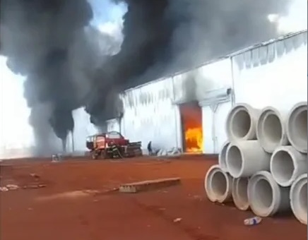 Incendio en depósitos de la yerbatera Playadito