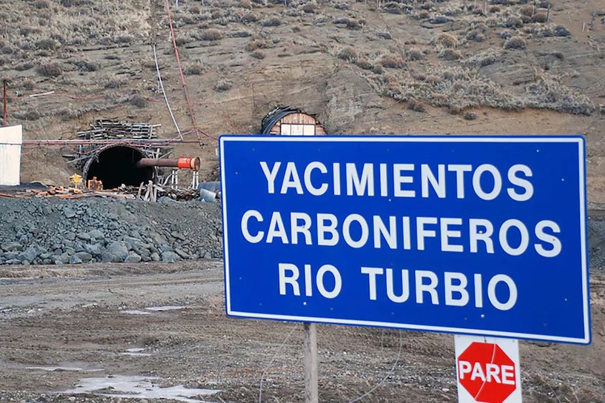 Milei firmó el decreto que convierte a Yacimiento Carbonífero de Río Turbio en sociedad anónima