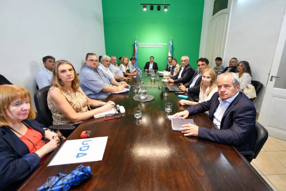 El gobierno presentó una oferta anual a los docentes con cobertura contra la inflación