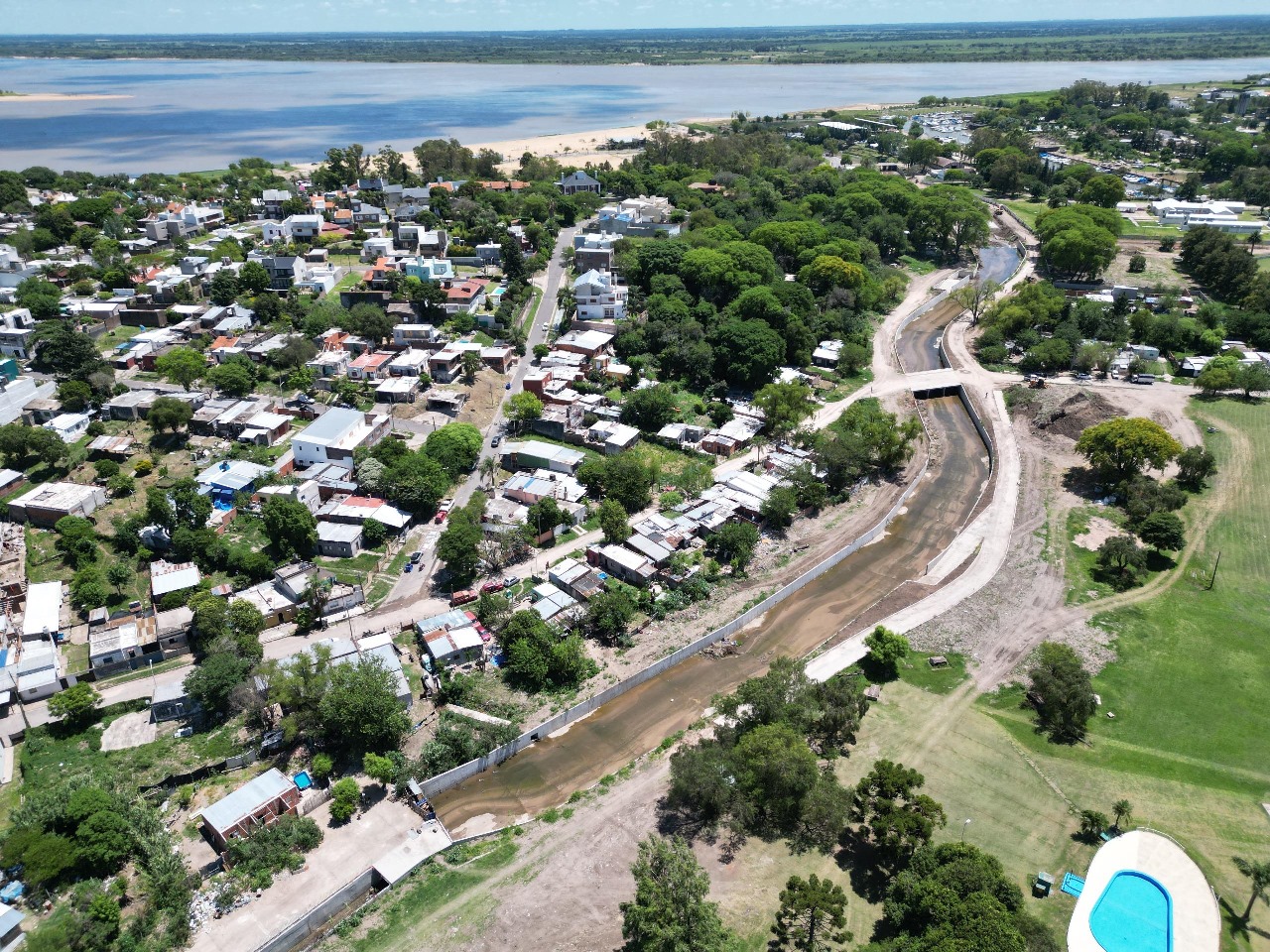 La Municipalidad continúa la obra de saneamiento e integración socio-urbana del arroyo Las Viejas