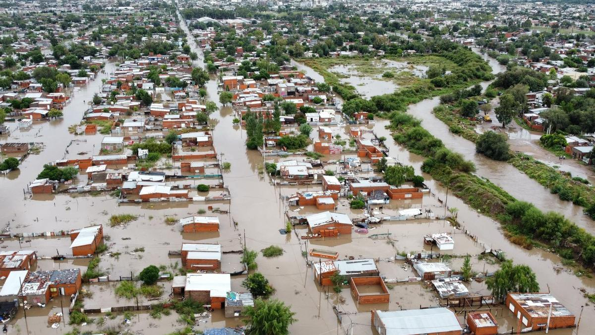 El Gobierno decretó tres días de duelo nacional tras el temporal en Bahía Blanca y anunció que enviará .000 millones