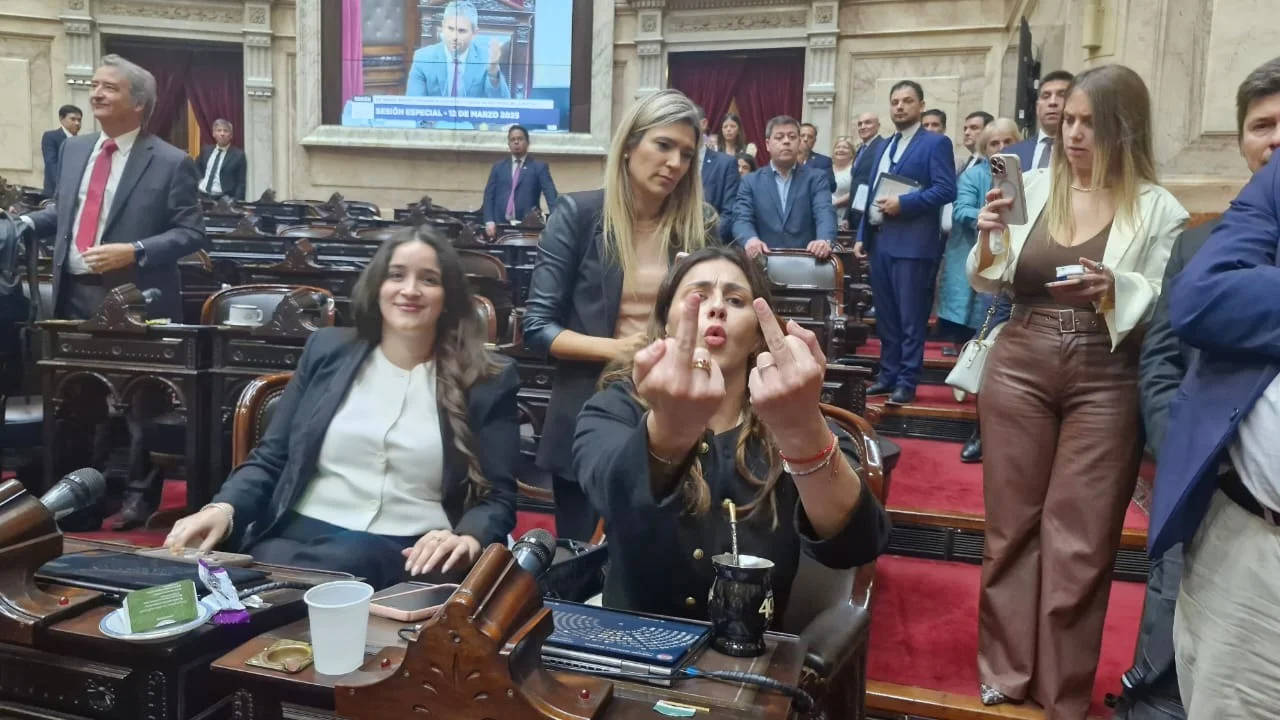 Escandaloso final de la sesión de Diputados
