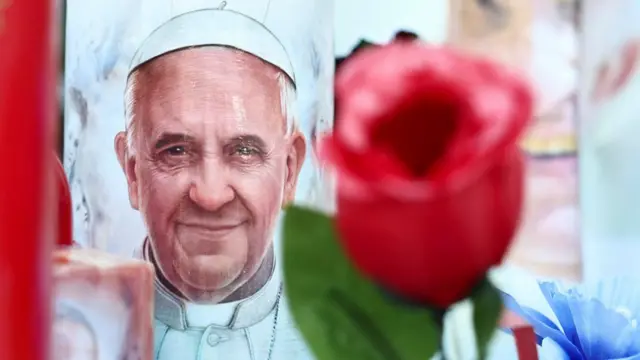 El Papa Francisco desde el Vaticano confirmaron que se encuentra «Estable»