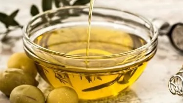Alerta de ANMAT: prohibió comésticos, un aceite de oliva, un yogurt griego, y una lavandina