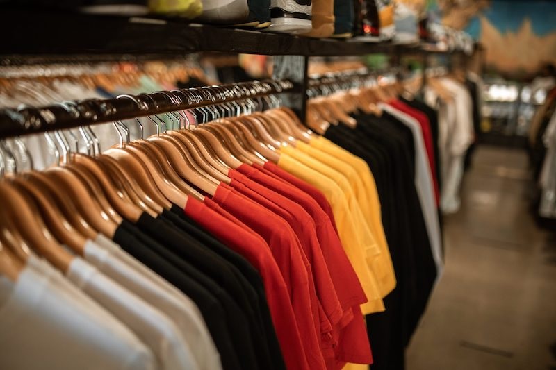 Se oficializó la baja de aranceles a la ropa, calzado y telas