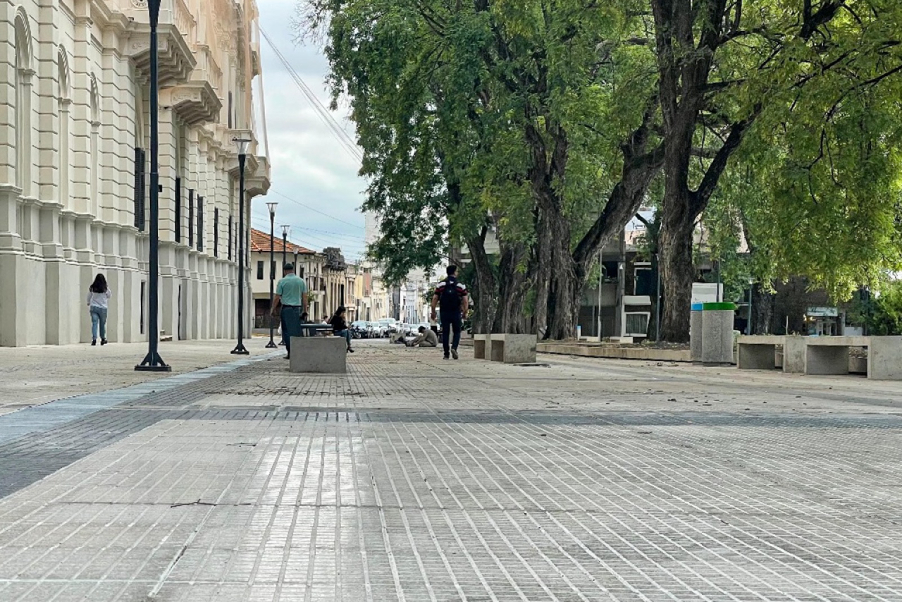 Finalizaron las obras en la Plaza Carb Finalizaron las obras en la Plaza Carb