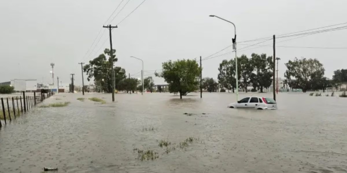 Temporal en Bahía Blanca: hay al menos 10 muertos y más de 1.000 evacuados