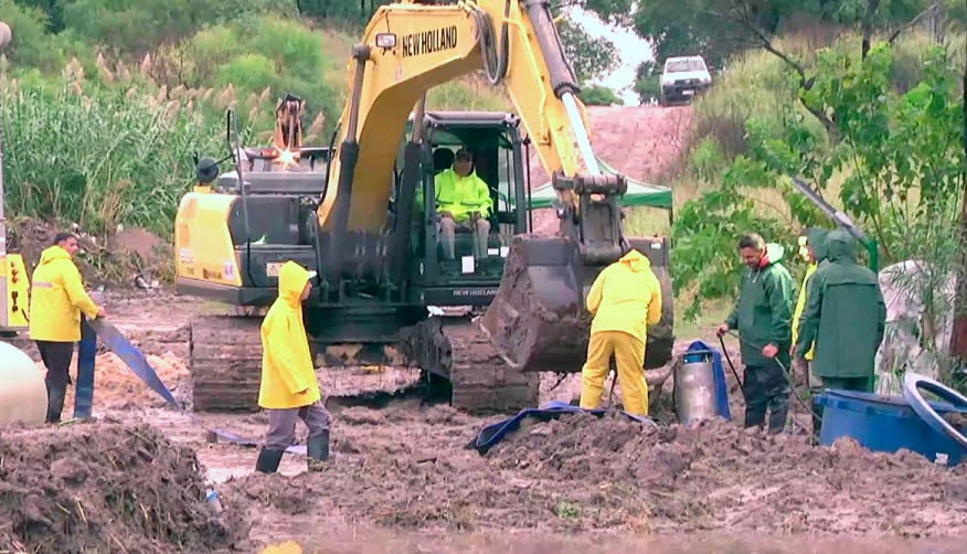 Se reanudo en horas de la mañana con las tareas para reparar el caño de 900 mm