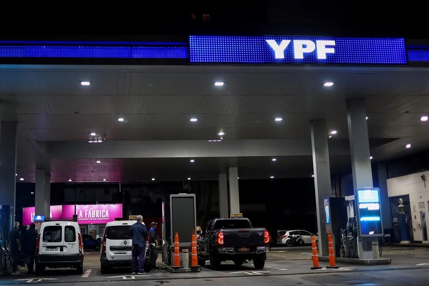 YPF confirmó que baja 4% el precio de los combustibles a partir del 1 de mayo