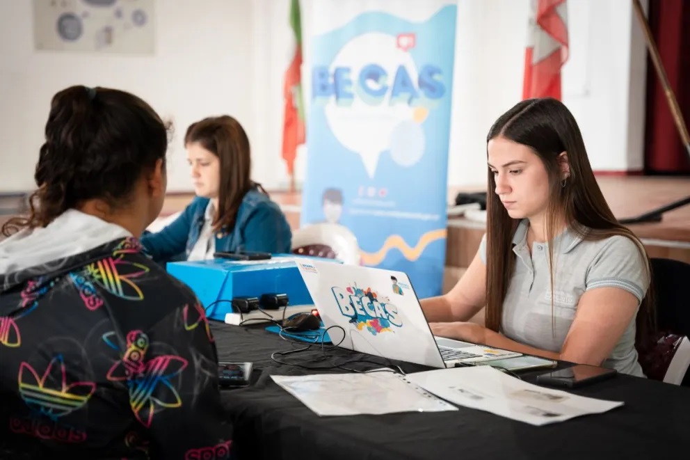 Este viernes inicia el cronograma de pago de becas provinciales