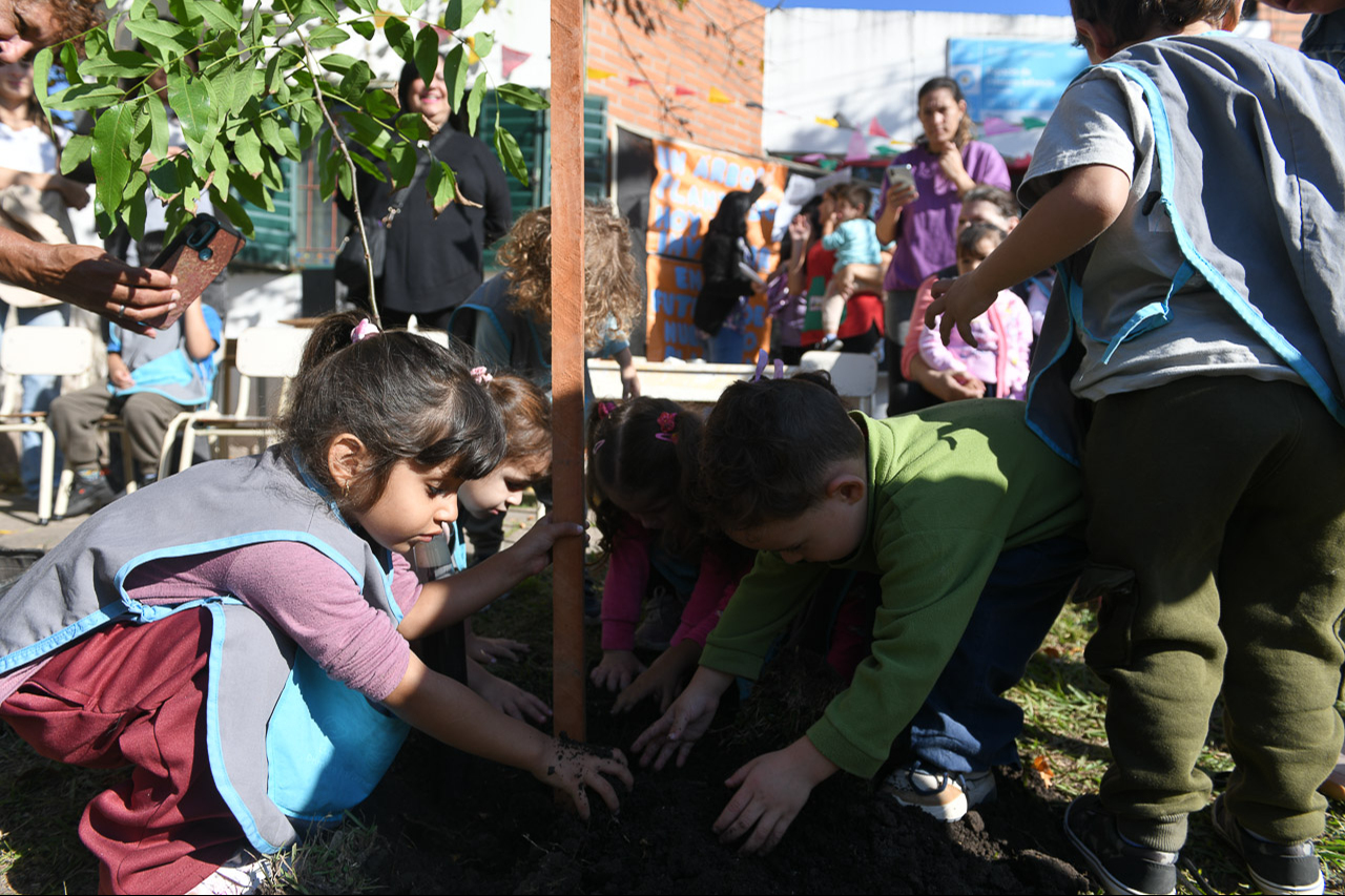 El Municipio celebró una jornada de concientización ambiental y plantación de especies autóctonas