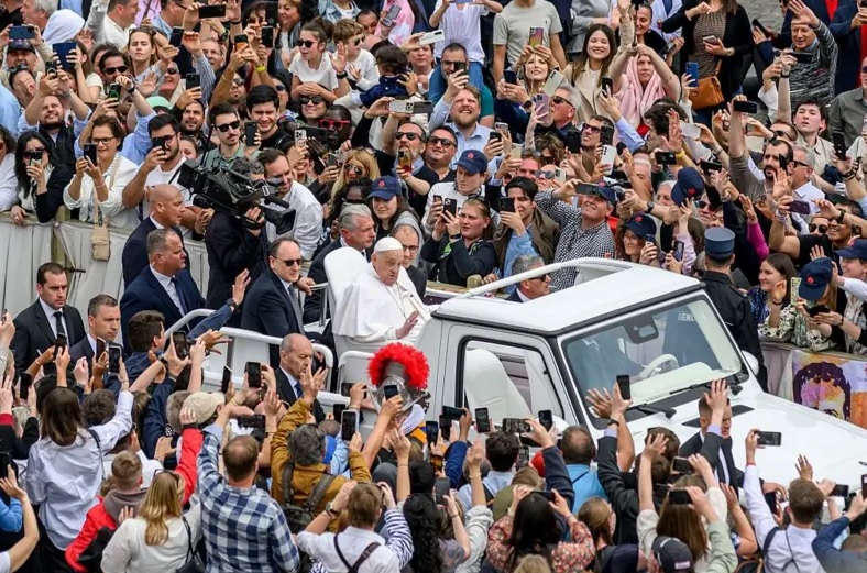 El adiós del pastor: el legado de Francisco y su última Pascua entre la gente