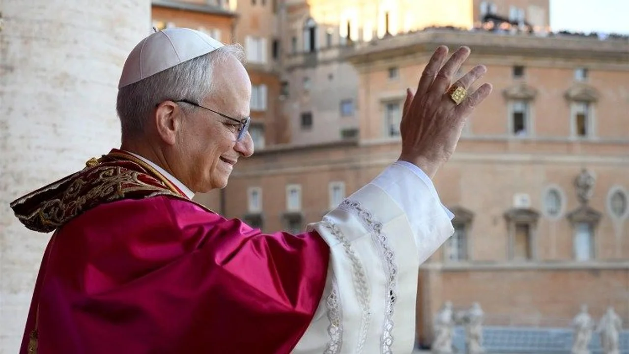 El papa León XIV celebro su primera misa
