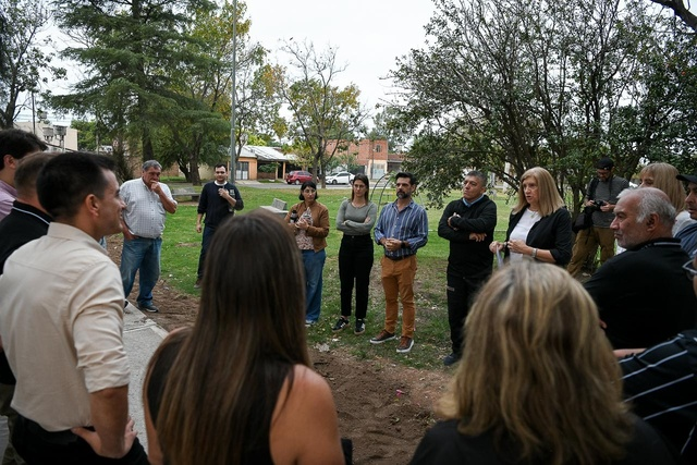 Realizan obras y proyectan mejoras en la plaza Héroes de Malvinas Realizan obras y proyectan mejoras en la plaza Héroes de Malvinas