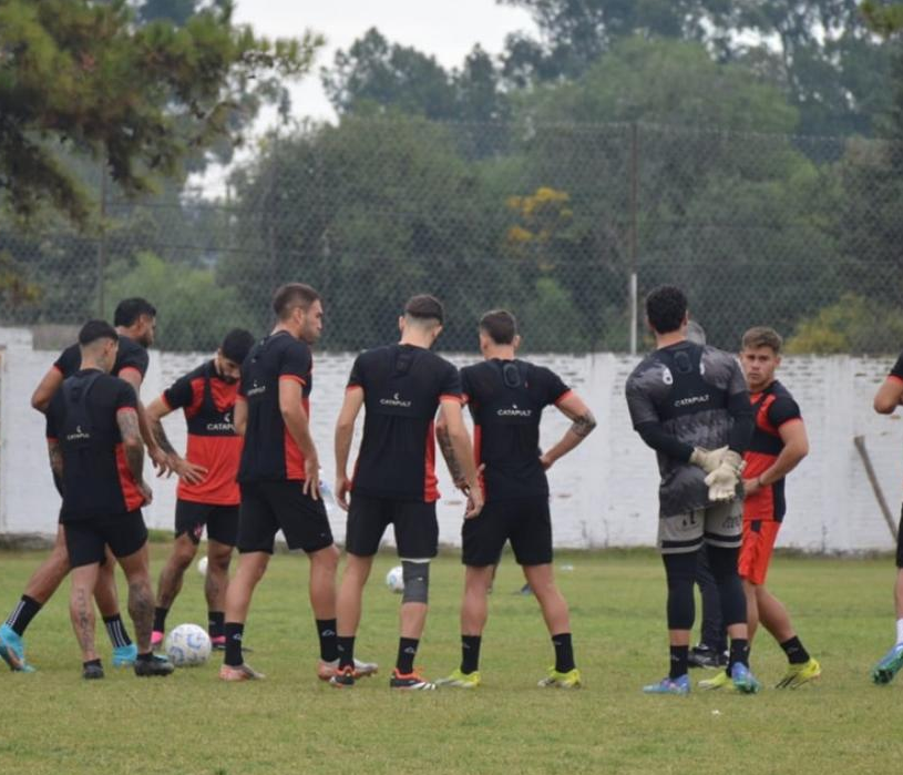 Patronato y San Miguel se enfrentan hoy lunes en Paraná a partir de las 16 horas