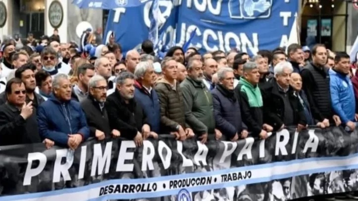 El Gobierno limita el derecho a huelga mediante un DNU