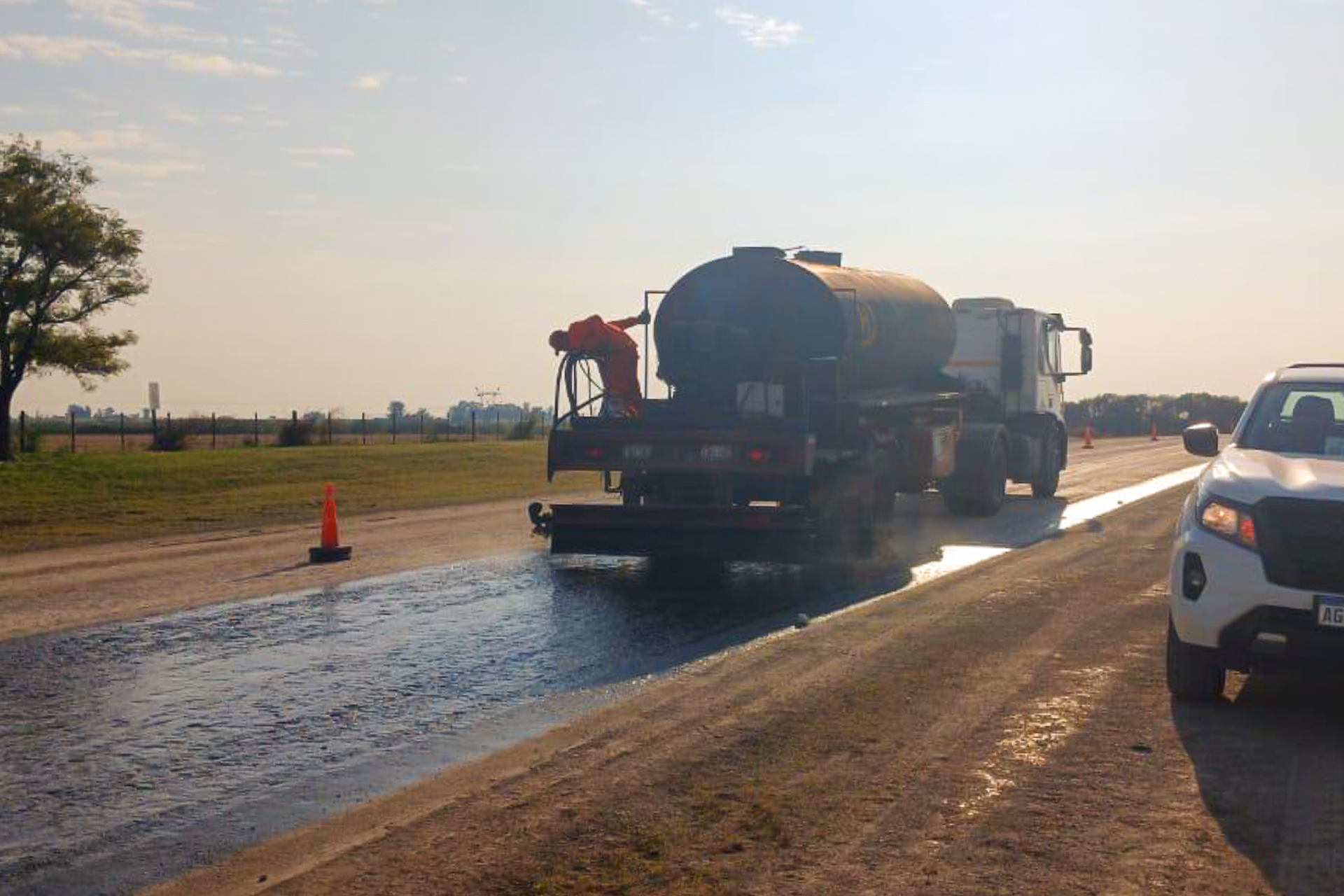 La obra de repavimentación de la ruta provincial Nº 10 presenta un 50 por ciento de avance