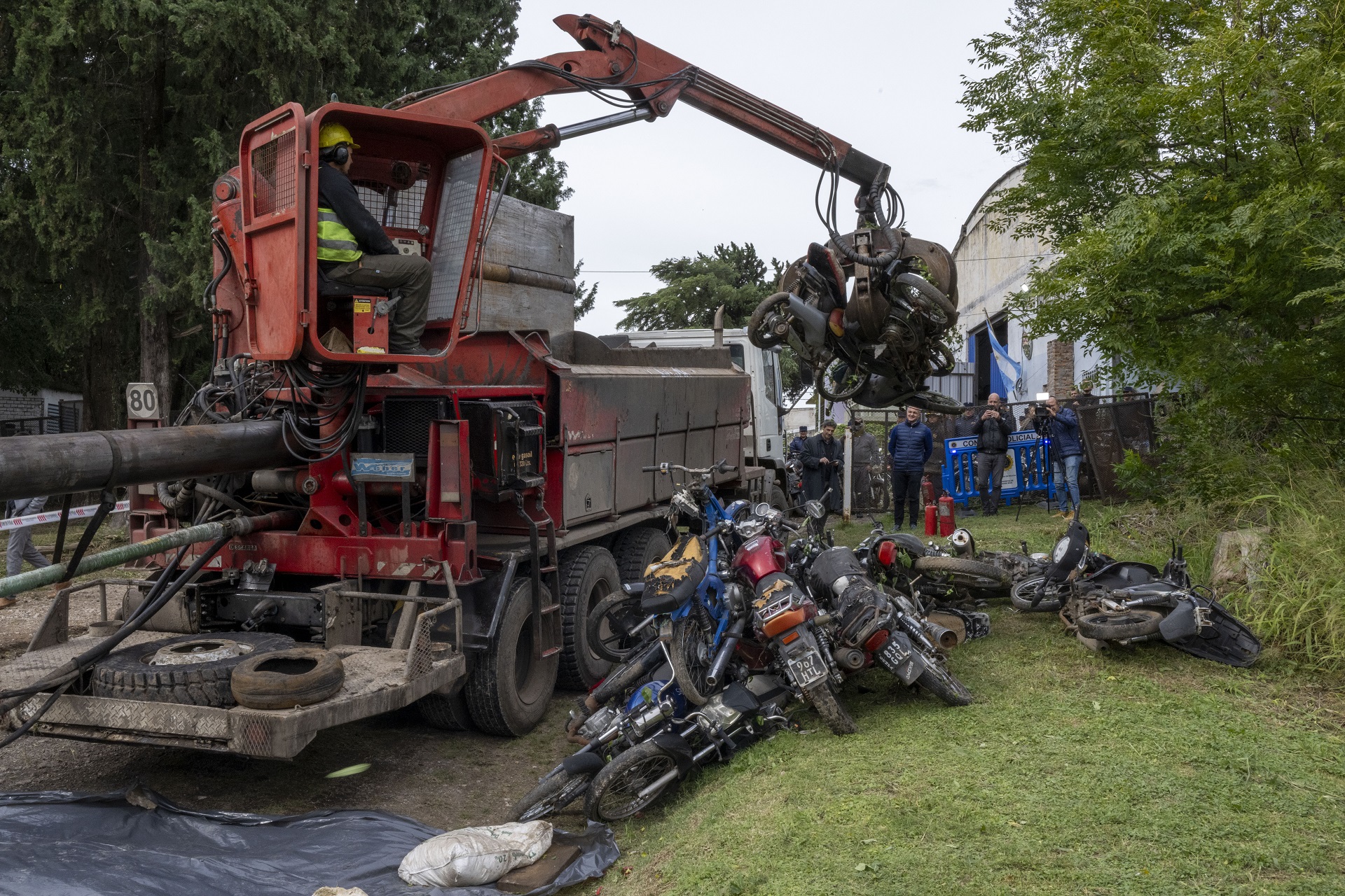 Provincia y el municipio de Paraná avanzan con la compactación de vehículos