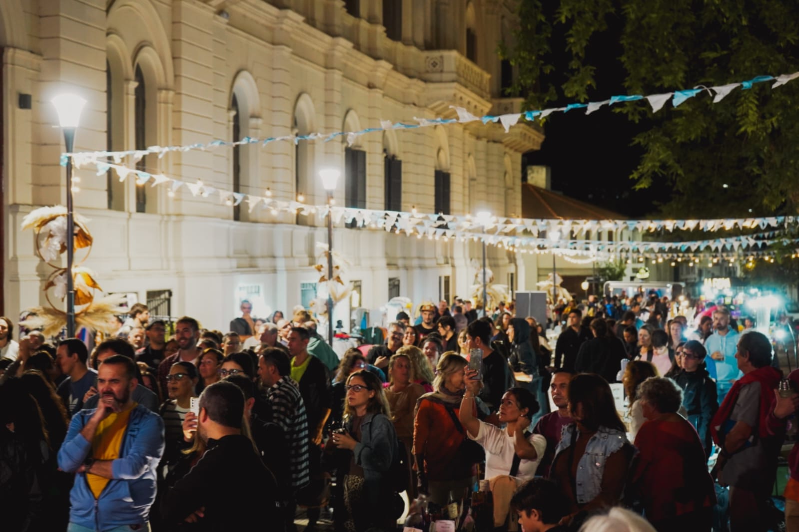 El gobierno celebró el Día del Trabajador con actividades en el Museo Casa de Gobierno y en plaza Carbó El gobierno celebró el Día del Trabajador con actividades en el Museo Casa de Gobierno y en plaza Carbó