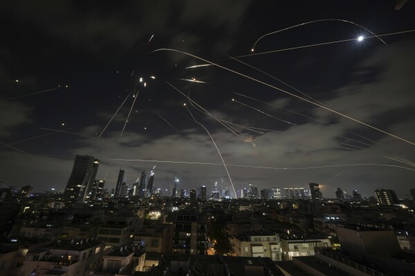 Israel intercepta un nuevo ataque iraní con misiles contra el sur del país