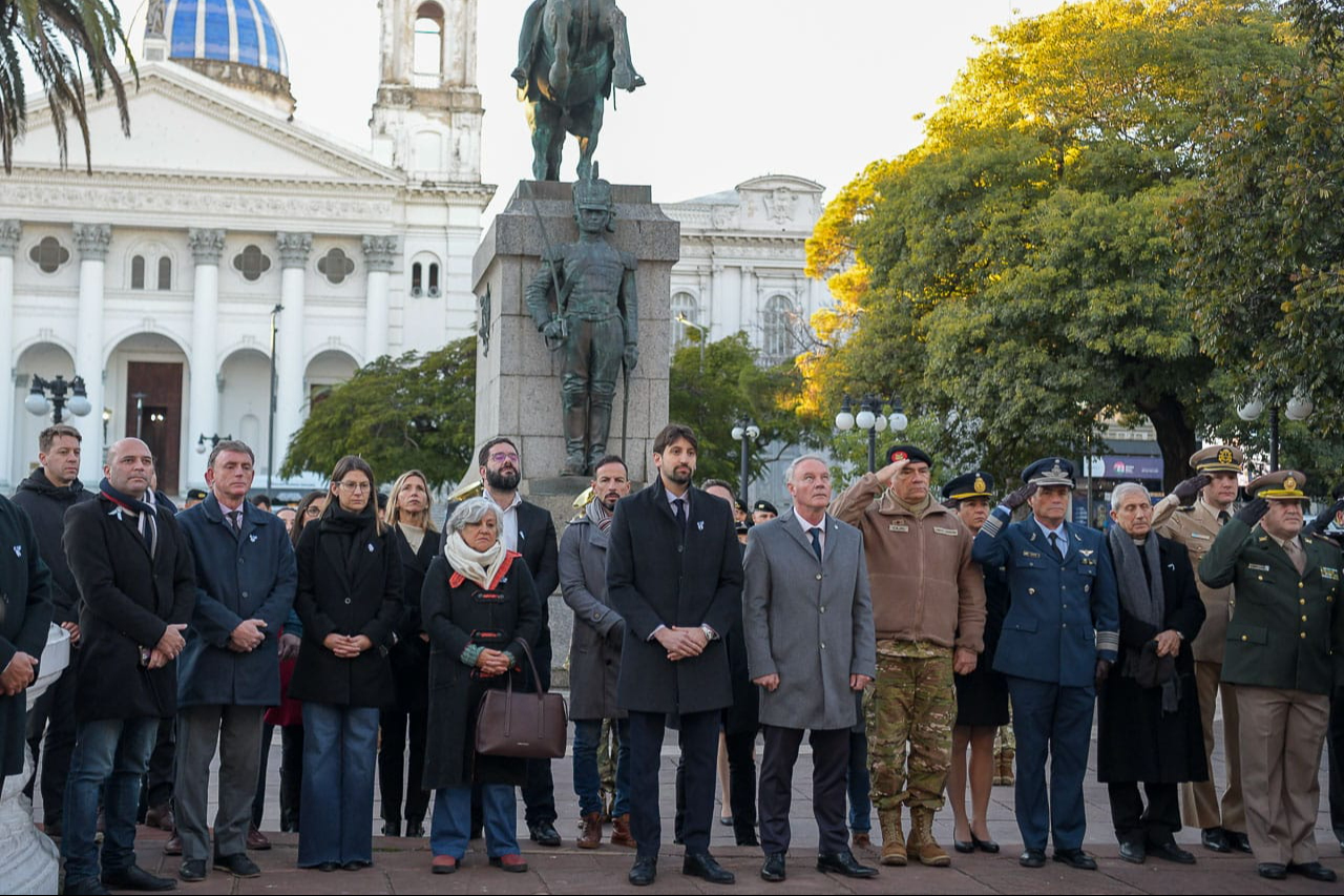 Se conmemoró en Paraná el Día de la Bandera