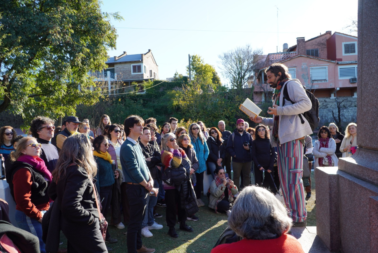 Se realizó un recorrido literario en el Paseo Jardín